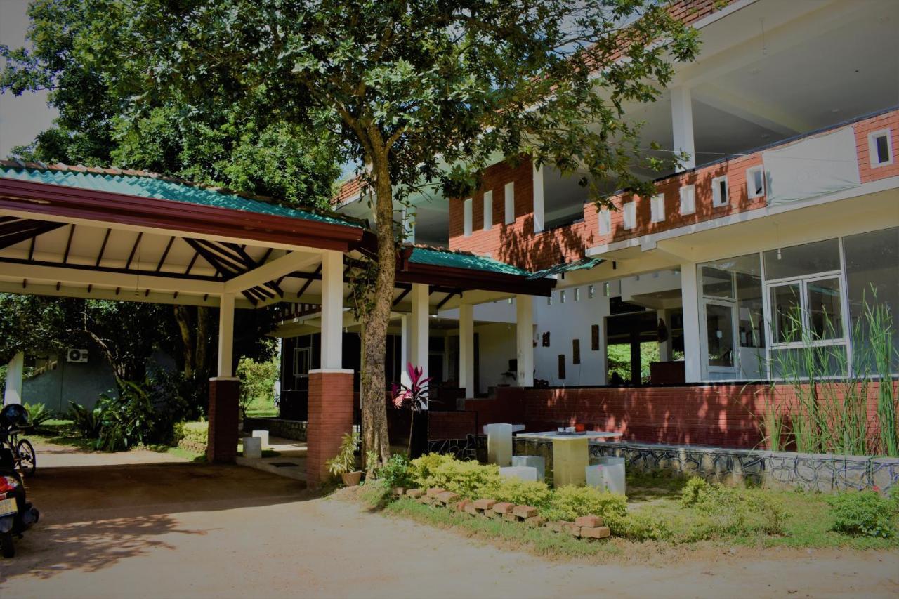 Green Hut Hotel & Restaurant With Unique View Point Sigirija Zewnętrze zdjęcie